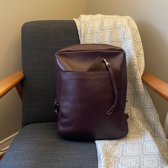 M0851 Handbags - Mossi Leather Backpack - Deep Burgundy